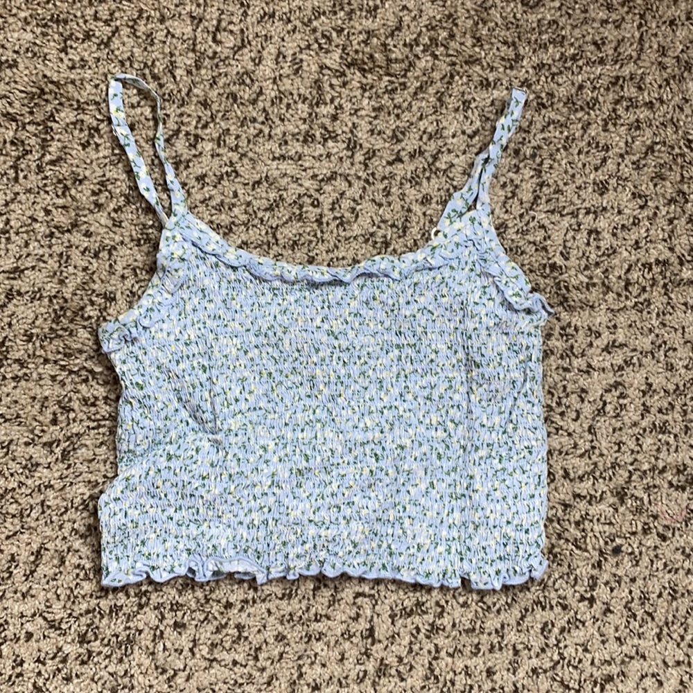 WILD FABLE Cute scalloped crop top size (S) !